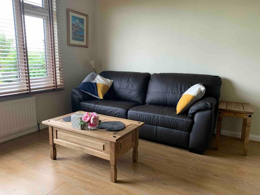Relaxing 3-Bedroom Home พอทรี ภายนอก รูปภาพ