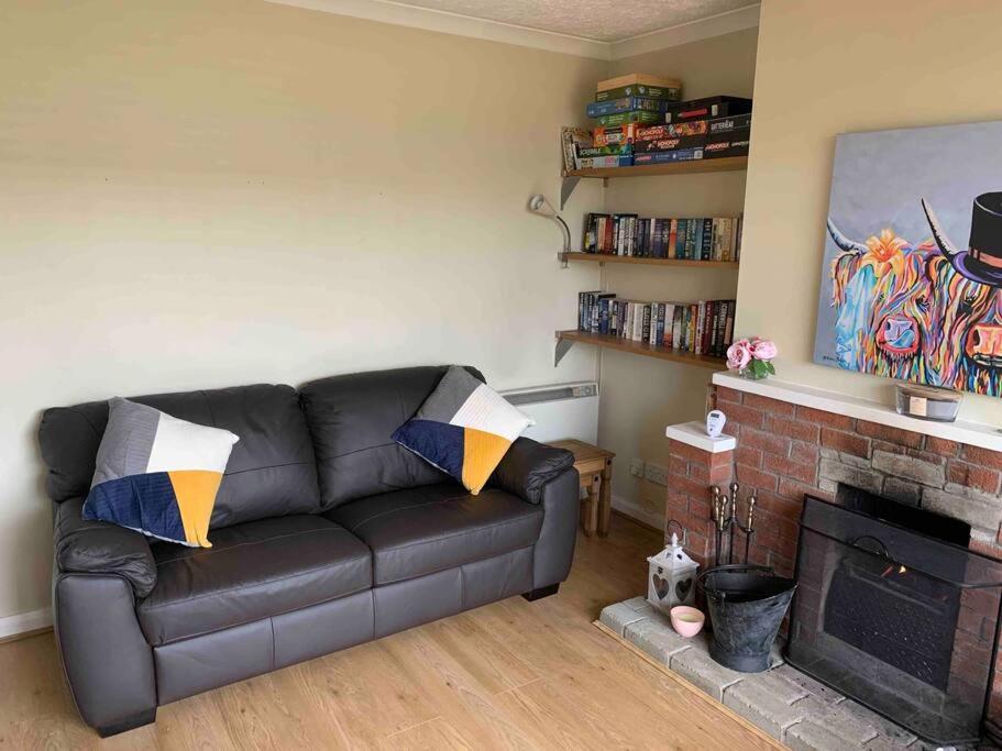 Relaxing 3-Bedroom Home พอทรี ภายนอก รูปภาพ