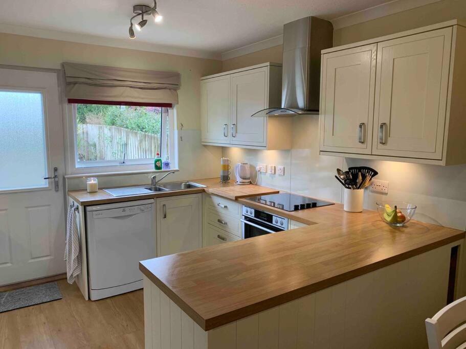 Relaxing 3-Bedroom Home พอทรี ภายนอก รูปภาพ